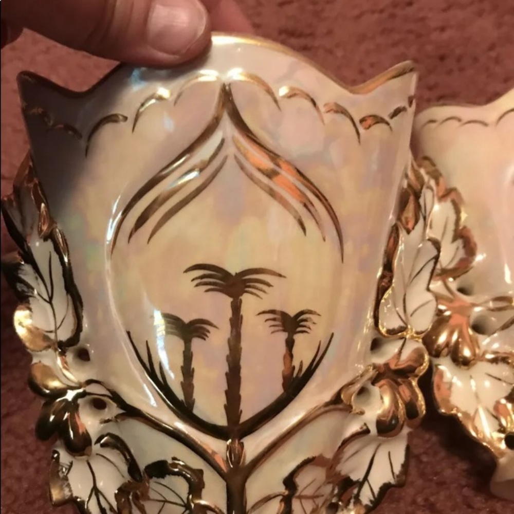 2 palm tree vases